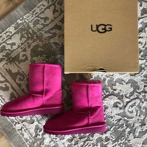 NWT Classic Bright Pink UGG Size 1